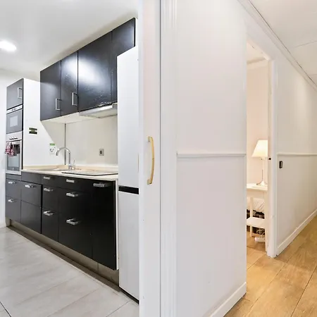 Eixample Ac, Sunlit Balcony & Prime Location Appartamento