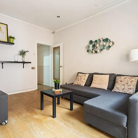 Eixample Ac, Sunlit Balcony & Prime Location Barcellona