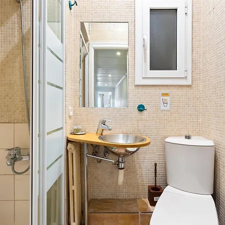 Eixample Ac, Sunlit Balcony & Prime Location