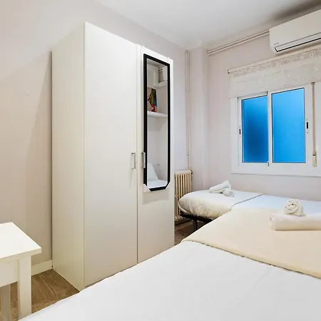 Eixample Ac, Sunlit Balcony & Prime Location Apartment *